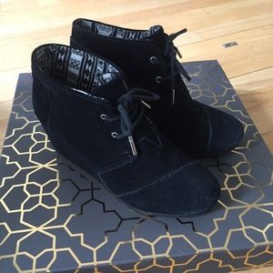TOMS Desert Wedge Booties